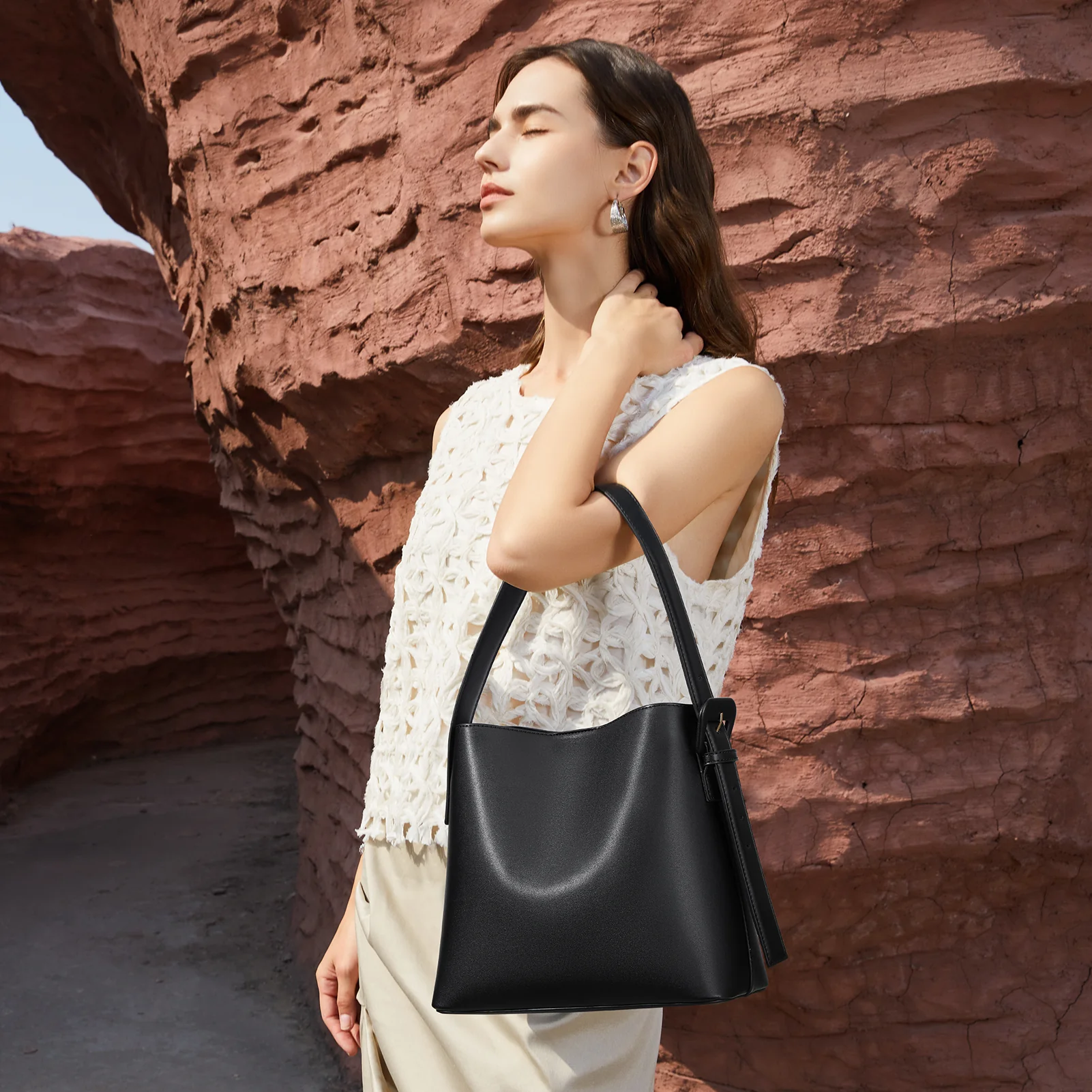 Lotty Soft Leather Chic Bucket Bag - Image 16