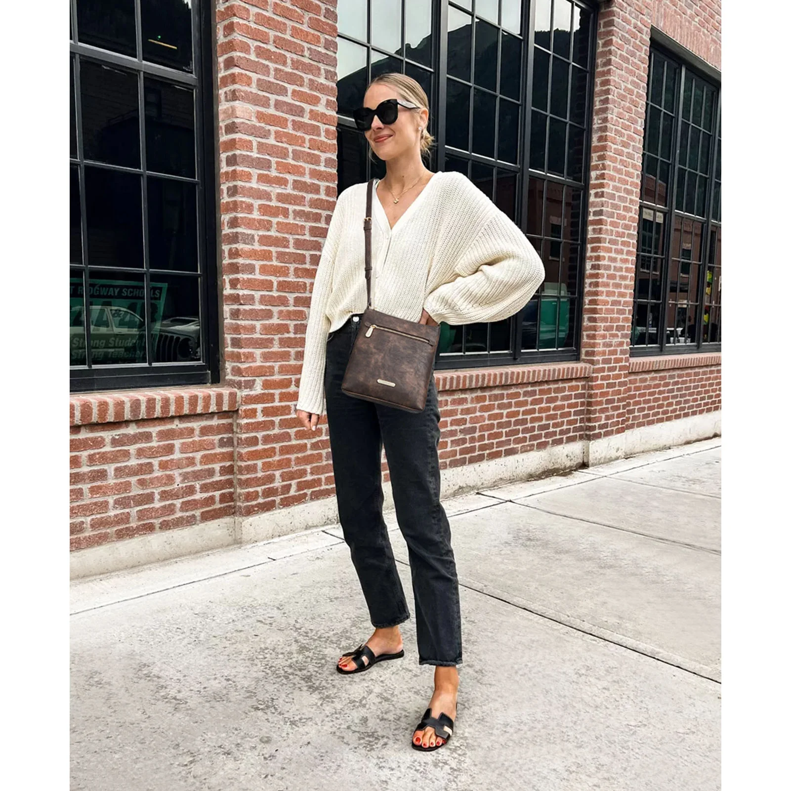 Lotty Keep Your Essentials Secure with a Crossbody Bag with Zipper - Image 24