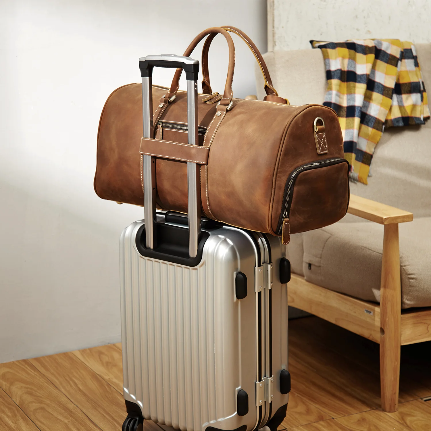 Vixen Large Leather Duffle Bag for the Modern Traveller - Image 2