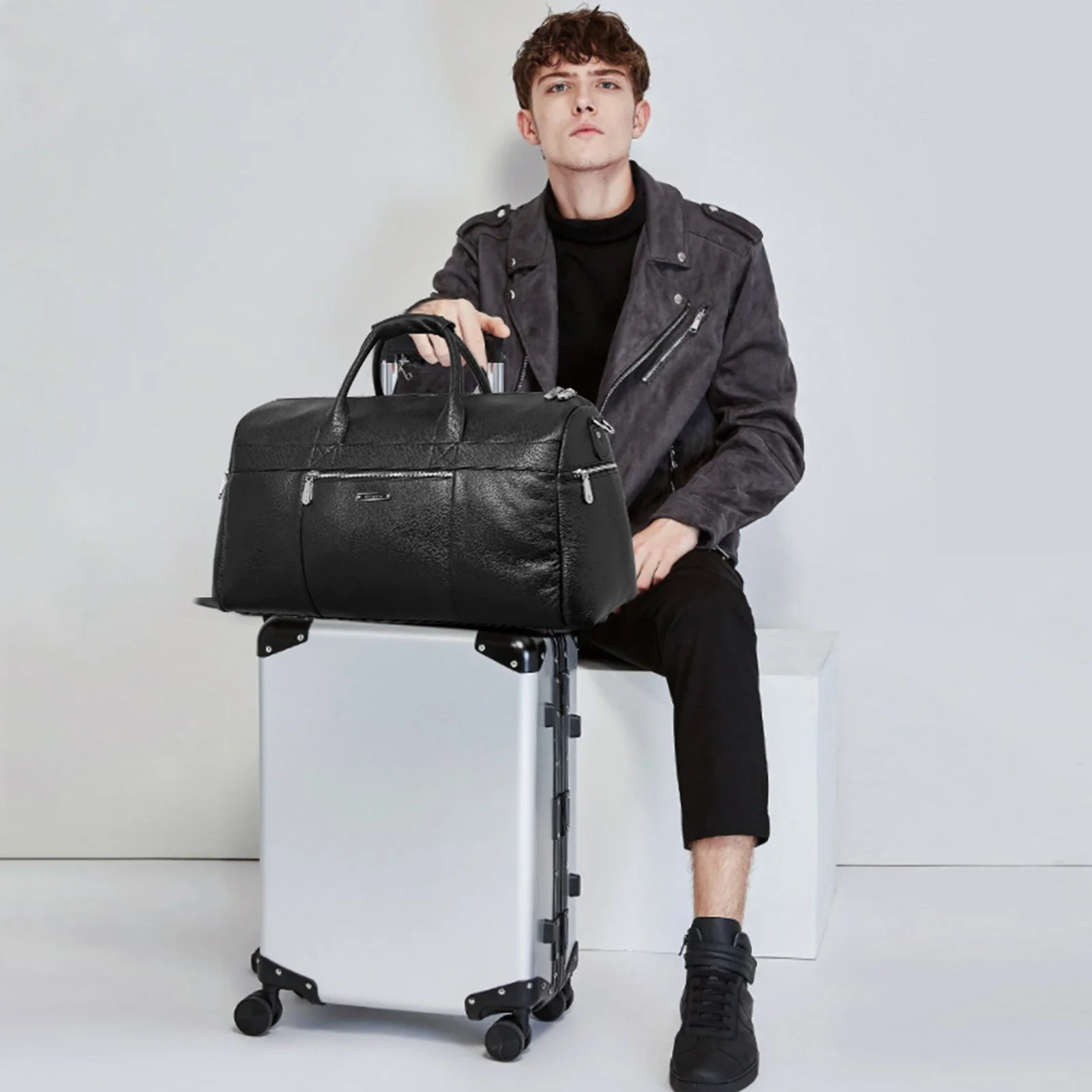 Vixen Upgrade Your Travel Style with our Designer Men's Duffle Bag - Image 8