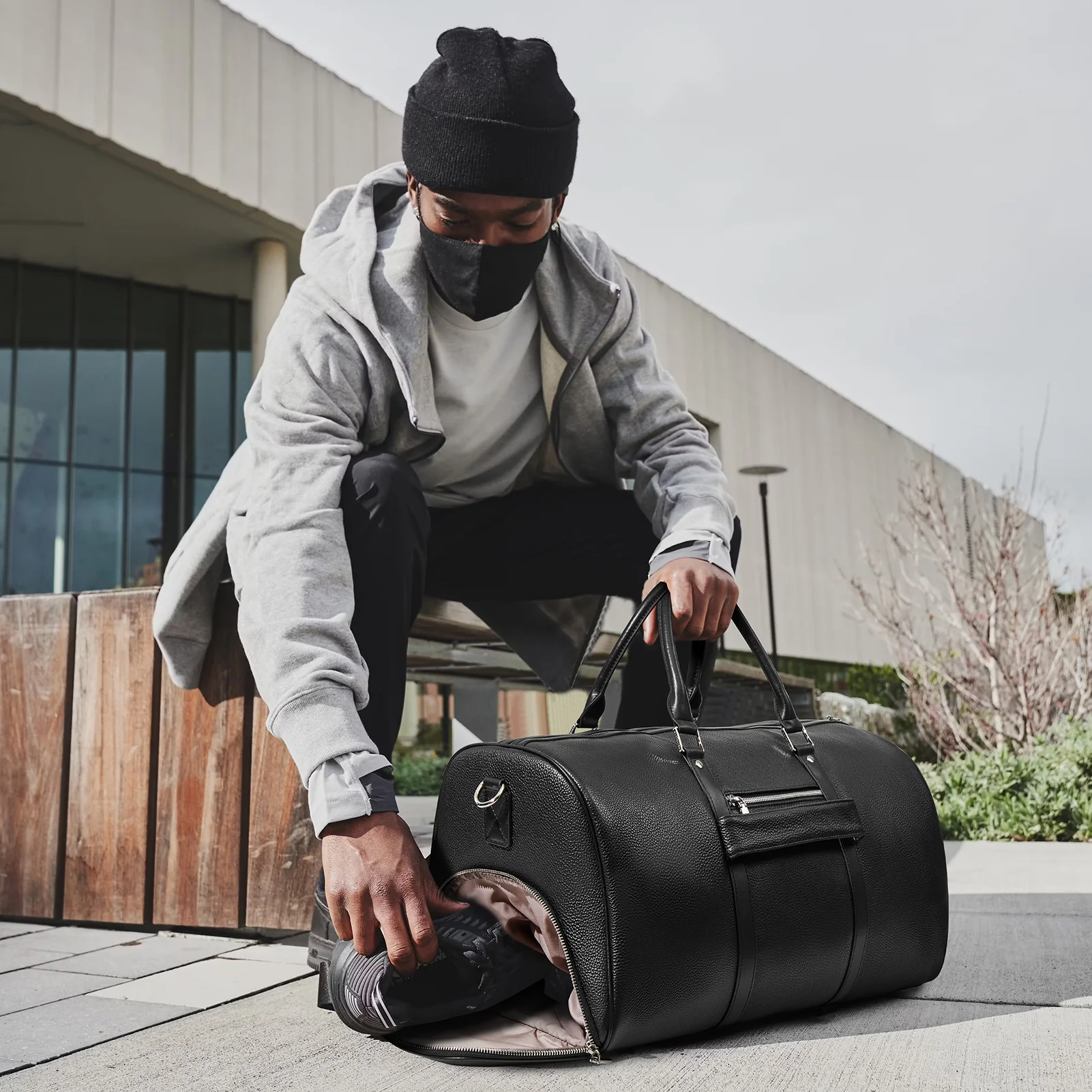 Vixen Oversized Leather Duffle Bag With Shoes Compartment - Image 4