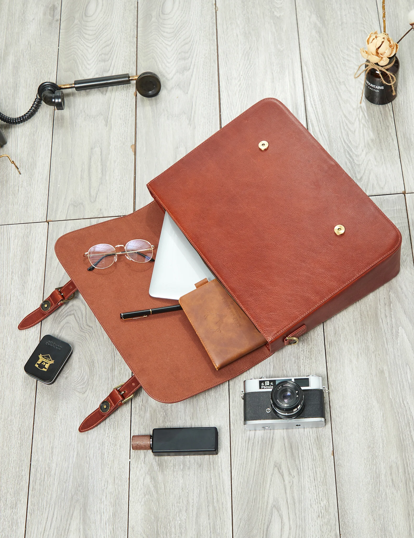 15.6 Inch Italian Leather Men's Briefcase for the Modern Professional - Image 5