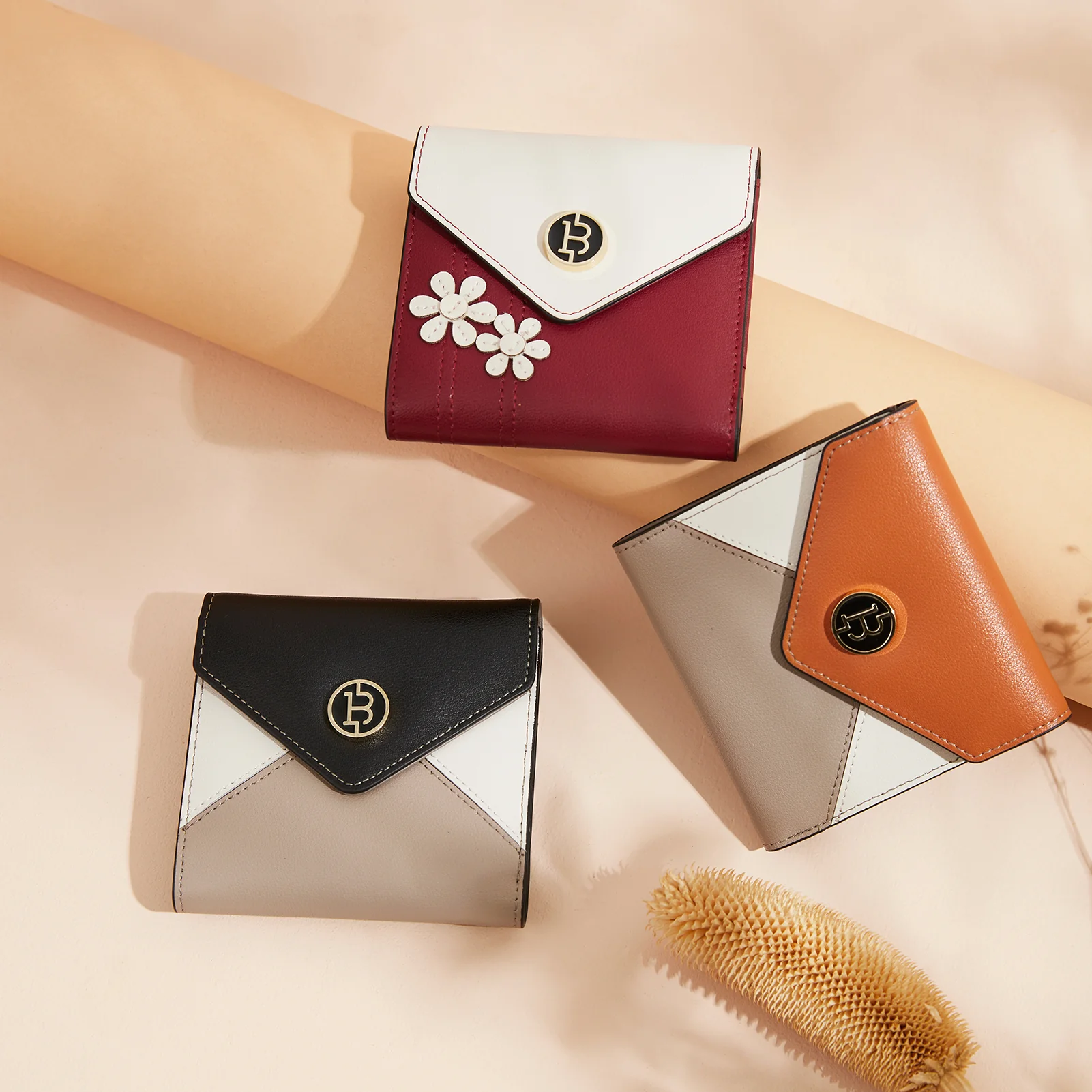 Rozenn Small Bifold Wallet with Card Case for Women in Leather - Image 26