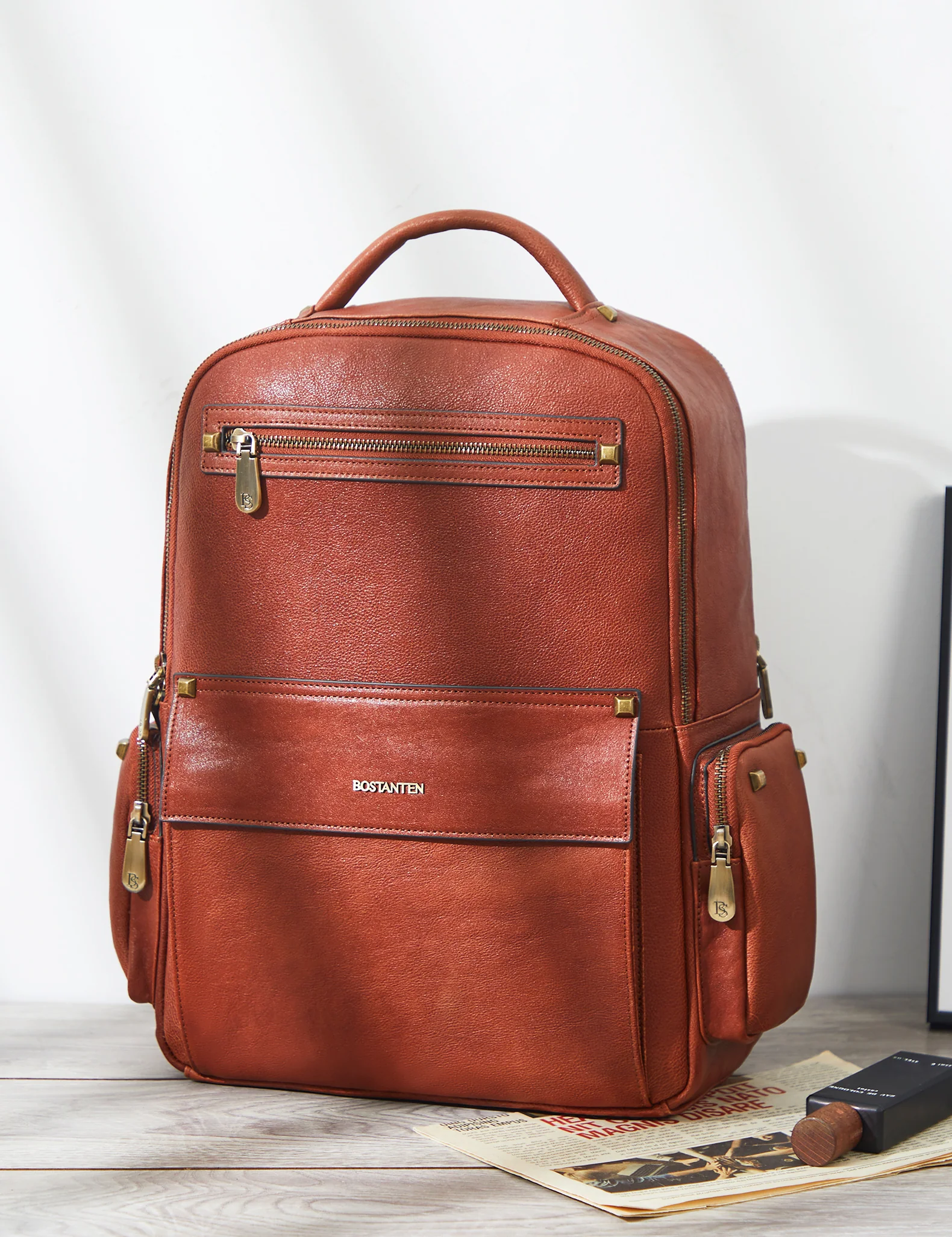 Men‘s Classic Leather Backpack with Multiple Pockets for Work - Image 2