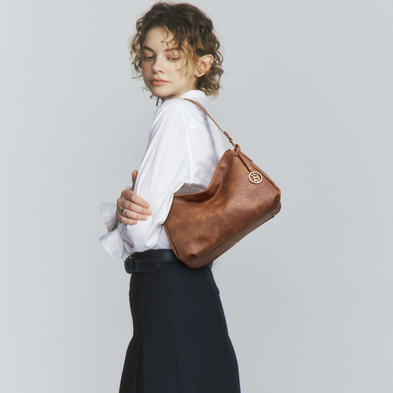 Kweli Hobo Shoulder Handbag - Pebble Leather - Image 17