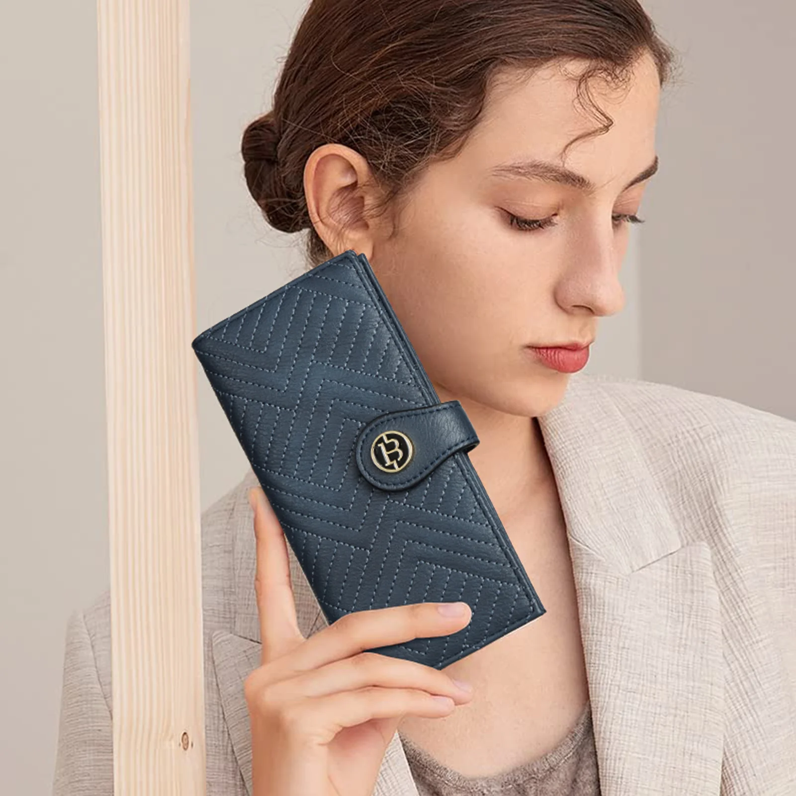 Luna Slim Quilted Leather Bifold Card Wallet - Image 25