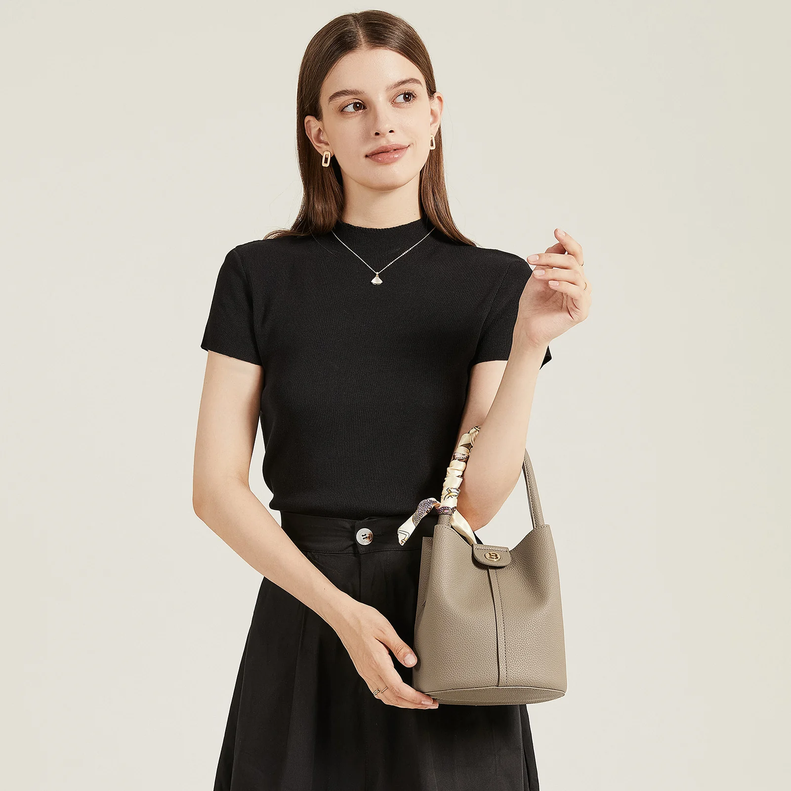Harper Jones Bucket Bag – Chic Elegance with Versatile Style - Image 3