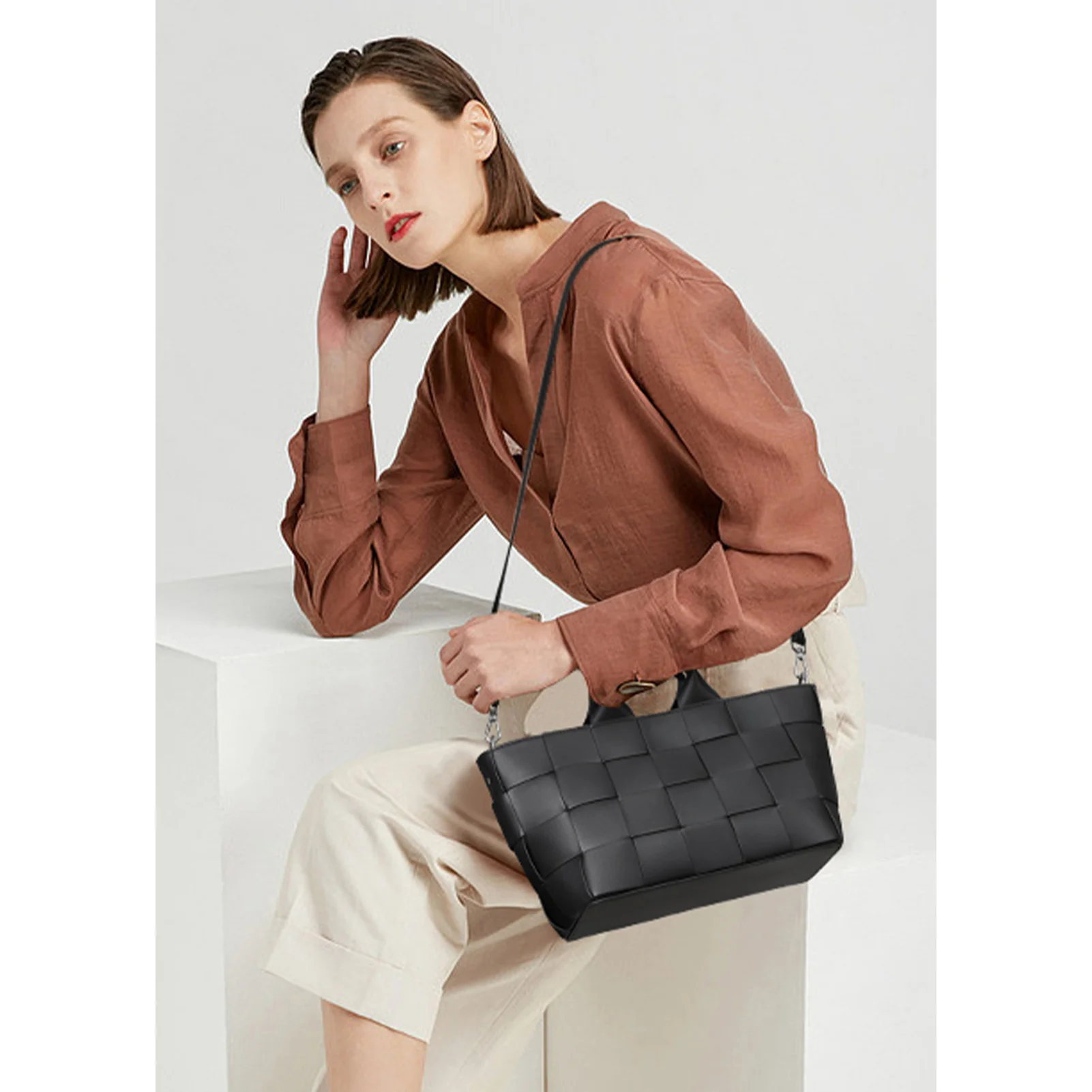 Cruze Handcrafted Woven Leather Tote Bag For Women : Boho Beauty - Image 11