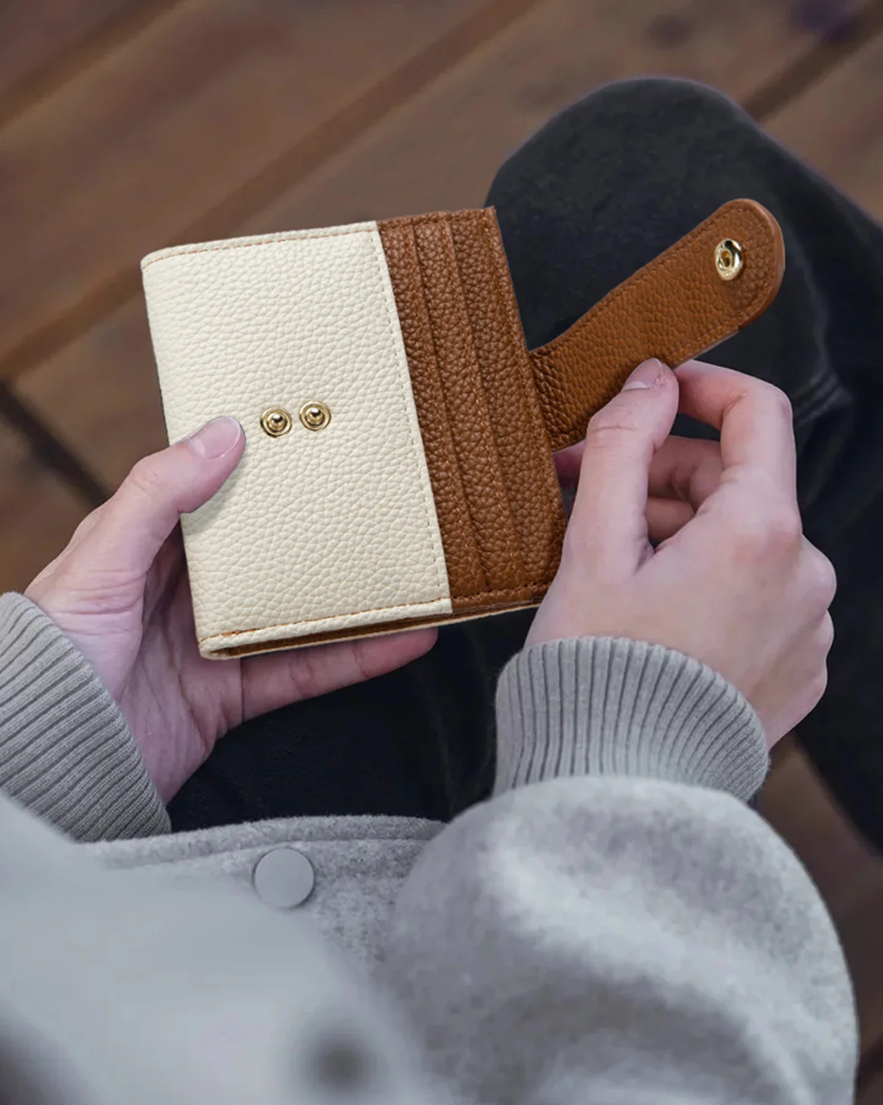 Lomy Slim Bifold Wallet – RFID Card Holder with Double Snap Closure - Image 3