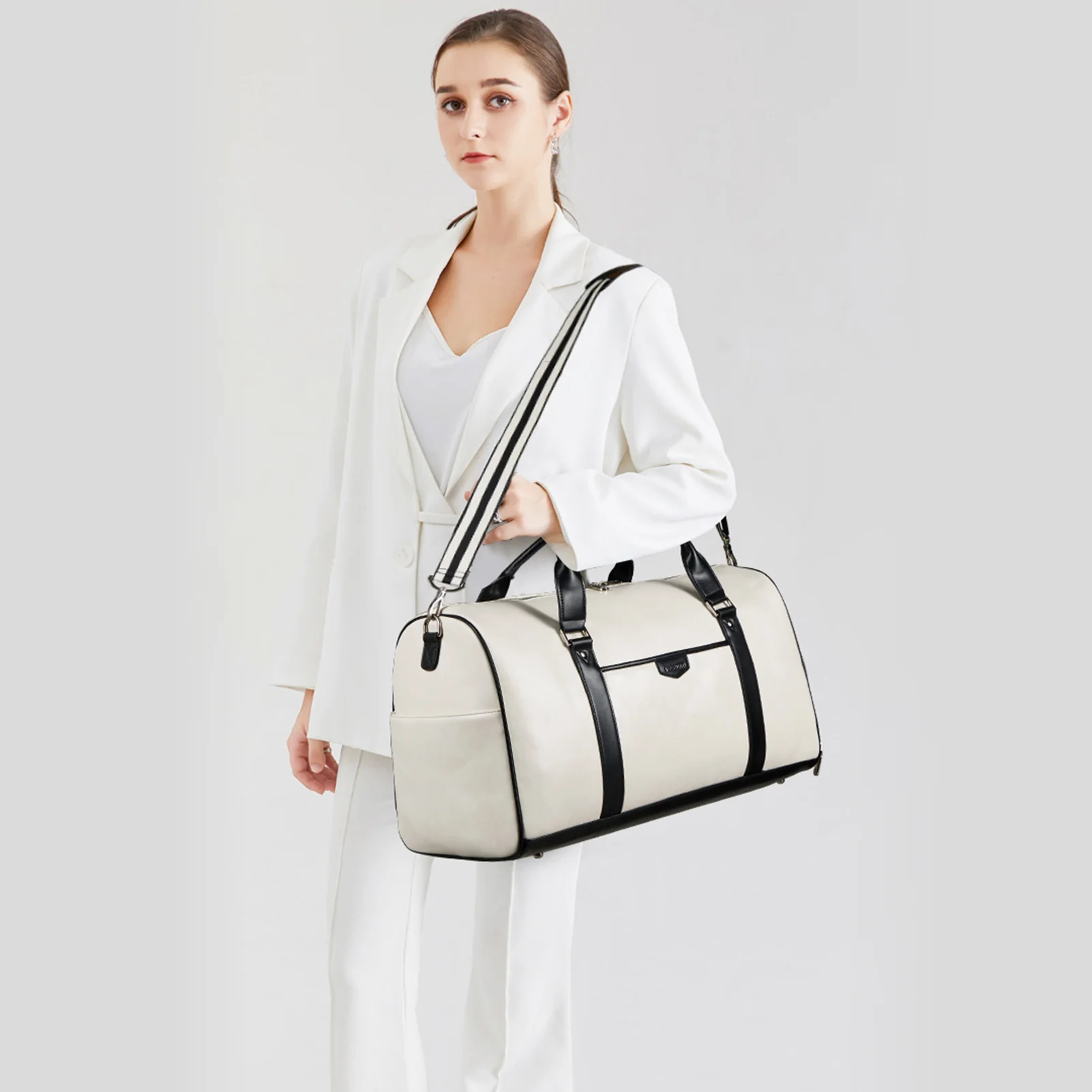 Stylish and Durable Leather Weekender Bags for Women - Image 7