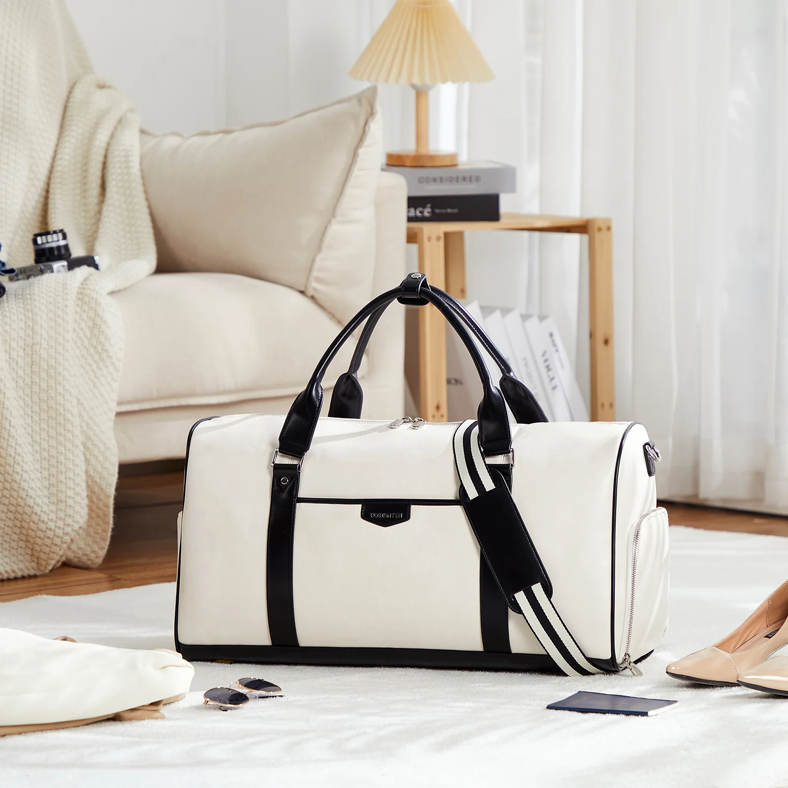 Stylish and Durable Leather Weekender Bags for Women - Image 9