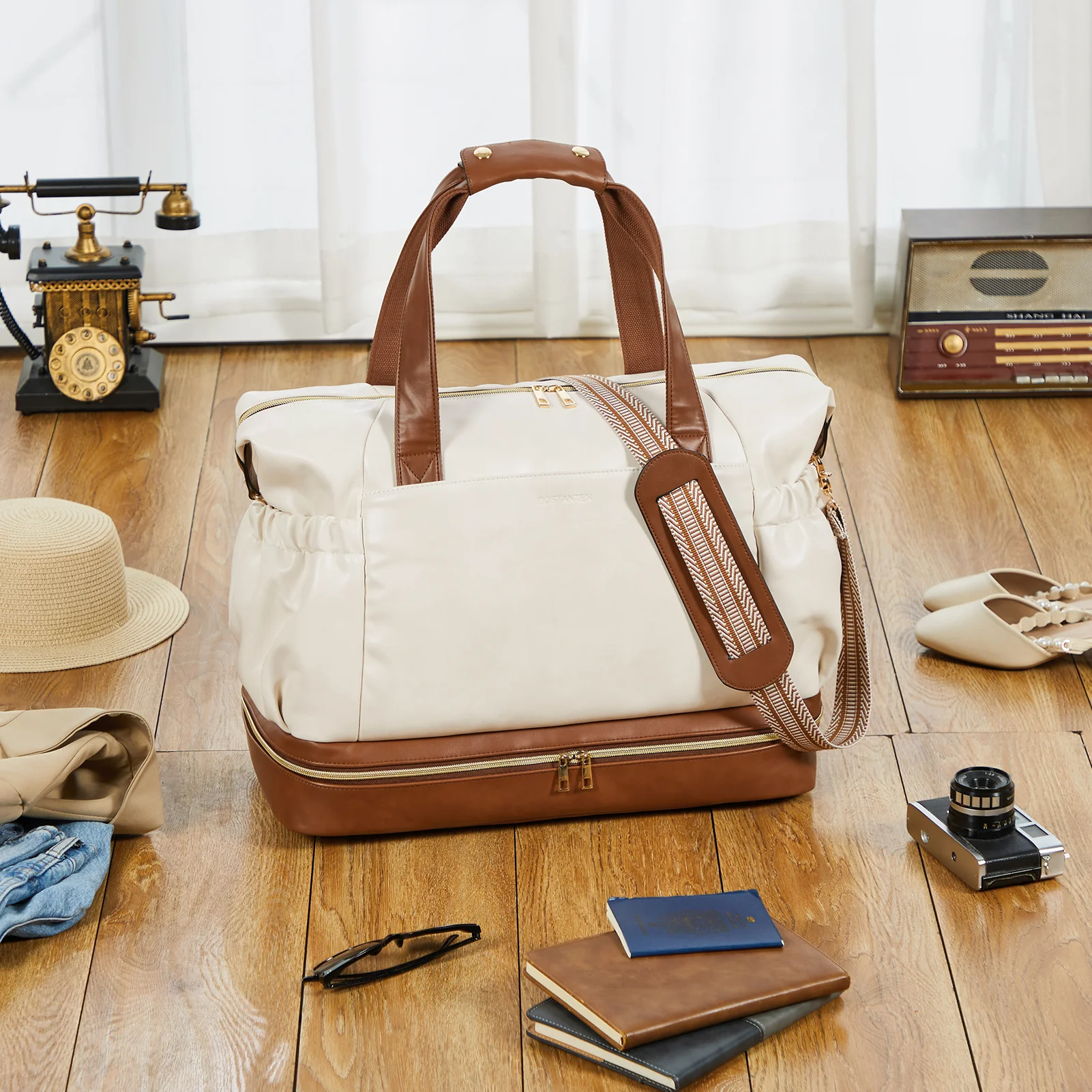 Judea Versatile and Chic Women's Overnight Duffel Bag for Any Occasion - Image 4